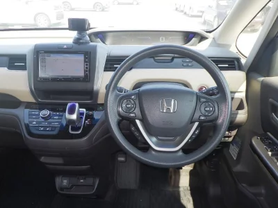 HONDA FREED HYBRID