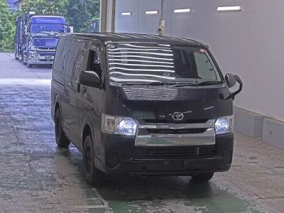 TOYOTA HIACE