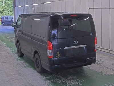 TOYOTA HIACE