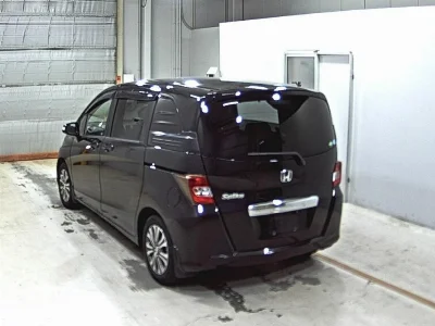 HONDA FREED SPIKE