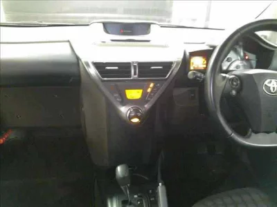 TOYOTA IQ