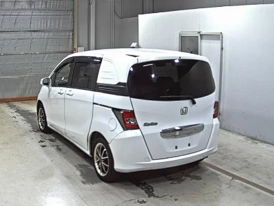 HONDA FREED SPIKE