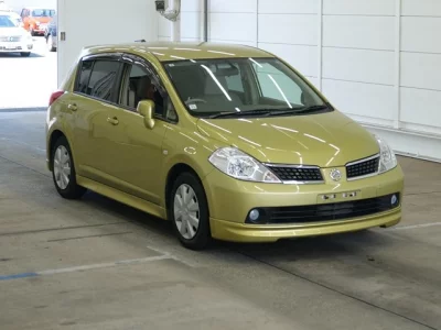 NISSAN TIIDA