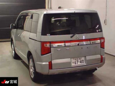 MITSUBISHI DELICA D:5