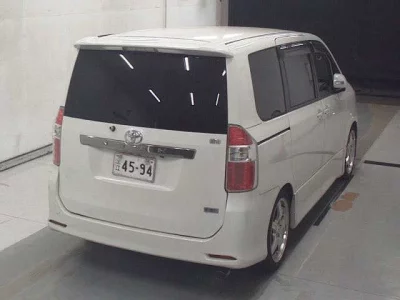 TOYOTA NOAH