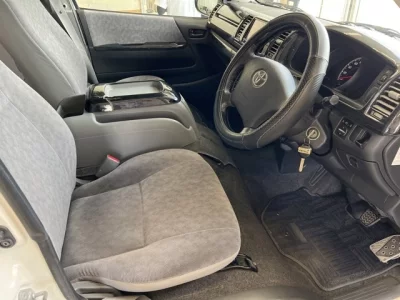 TOYOTA HIACE