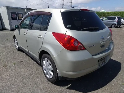 NISSAN TIIDA