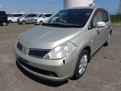NISSAN TIIDA