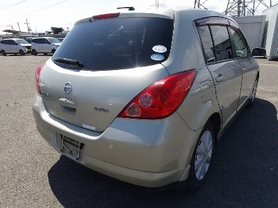 NISSAN TIIDA