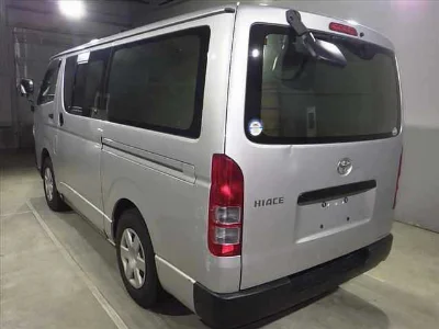 TOYOTA HIACE