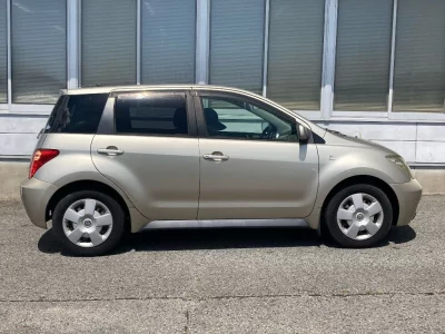 TOYOTA IST
