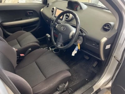 TOYOTA IST