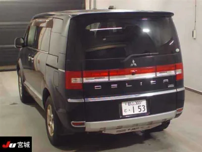 MITSUBISHI DELICA D:5