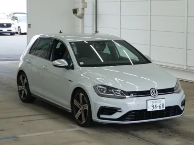 VOLKSWAGEN GOLF R