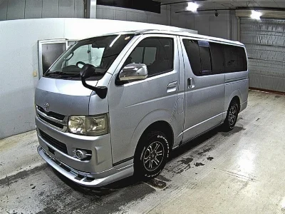 TOYOTA HIACE VAN