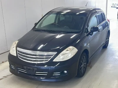 NISSAN TIIDA