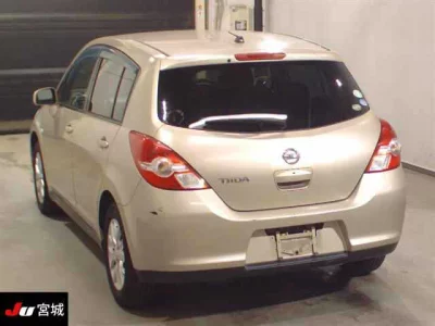 NISSAN TIIDA