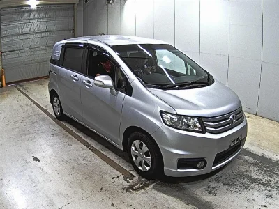 HONDA FREED SPIKE