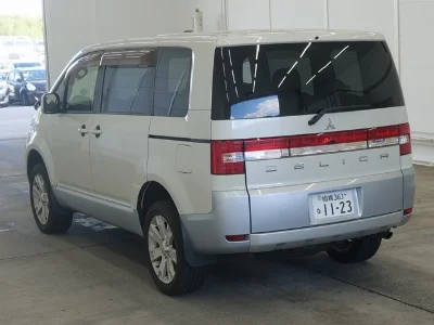 MITSUBISHI DELICA D:5