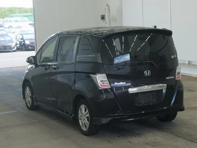 HONDA FREED SPIKE