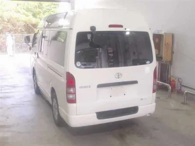TOYOTA HIACE VAN
