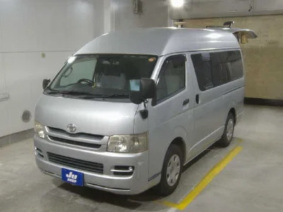 TOYOTA HIACE