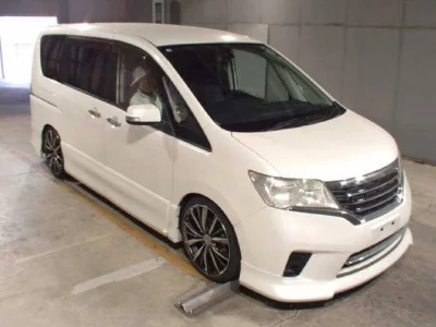 NISSAN SERENA