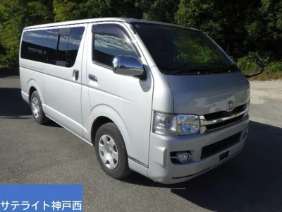 TOYOTA REGIUS VAN