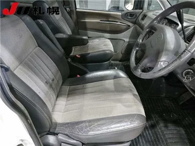 MITSUBISHI DELICA SPACE GEAR