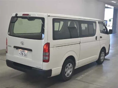 TOYOTA HIACE VAN