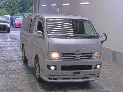 TOYOTA HIACE