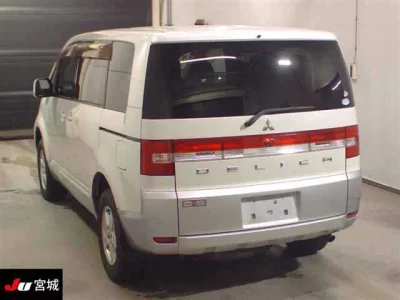MITSUBISHI DELICA D:5