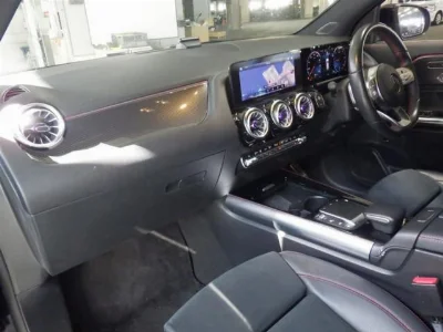 MERCEDES BENZ GLA