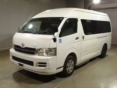 TOYOTA HIACE COMMUTER