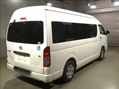 TOYOTA HIACE COMMUTER
