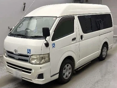 TOYOTA REGIUS VAN