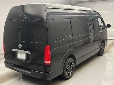 TOYOTA HIACE COMMUTER