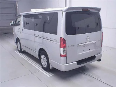TOYOTA HIACE