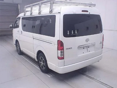 TOYOTA HIACE