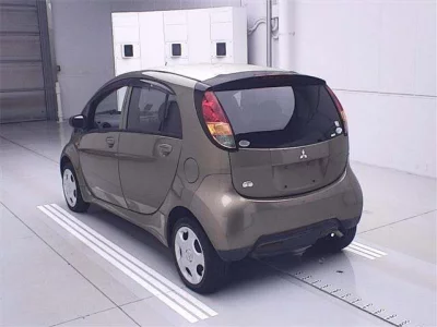 Mitsubishi i