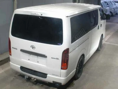 TOYOTA HIACE VAN