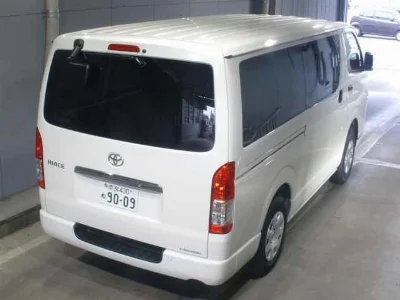 TOYOTA HIACE VAN