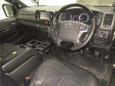 TOYOTA HIACE