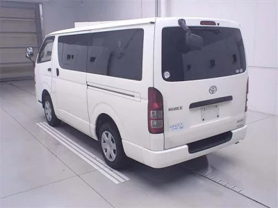 TOYOTA HIACE