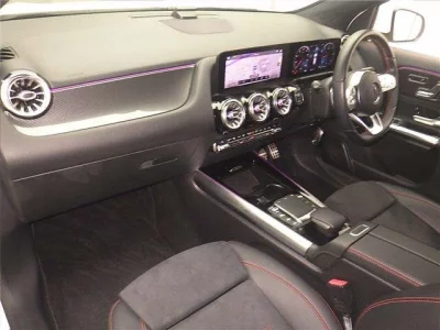 MERCEDES BENZ GLA