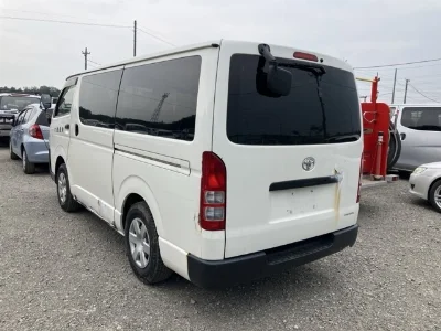 TOYOTA REGIUS ACE