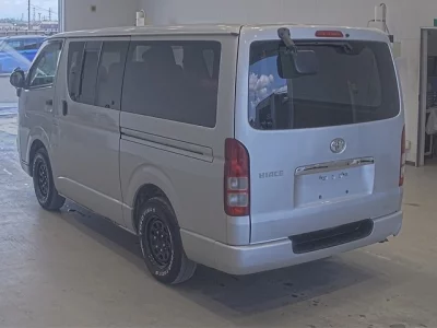 TOYOTA HIACE