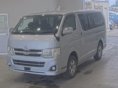 TOYOTA HIACE