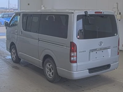 TOYOTA HIACE