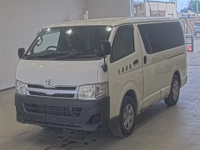 TOYOTA REGIUS ACE